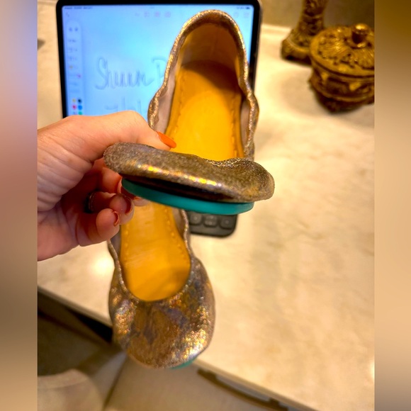 Tieks Love Potion 2024 release size 8, brand new in box. Unavailable release. - Picture 3 of 7